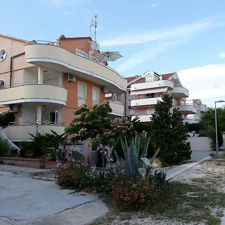 Marina & Luka Apartment Povljana